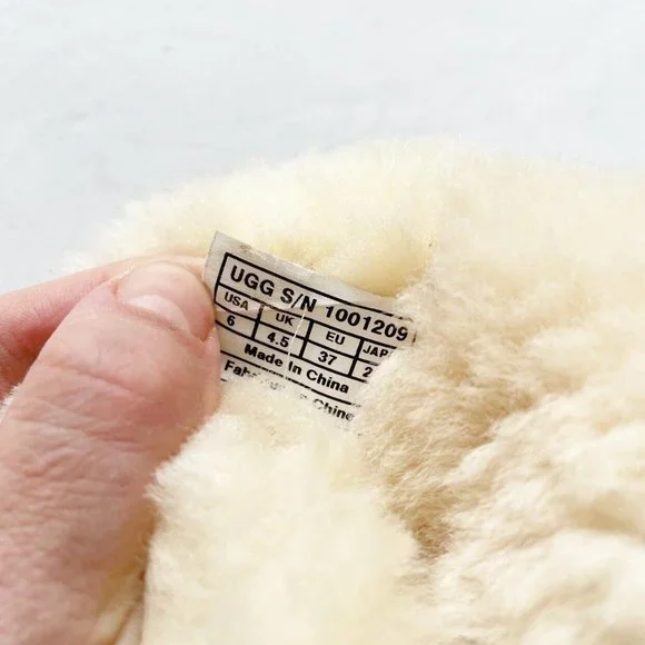 Women’s / Teen’s UGG Fold Over Boots Size 6 - Picture 11 of 11